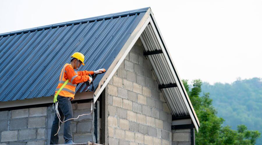 Professional gutter cleaning in Rio Vista, CA